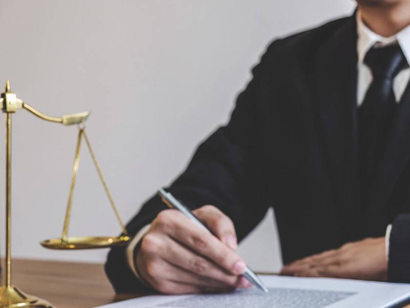 上海债务纠纷律师解读：老公欠款老婆是否担刑责之深度剖析