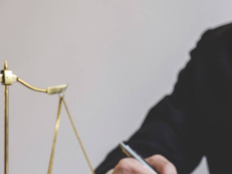 上海欠款纠纷律师视角：欠款被异地起诉的应对策略