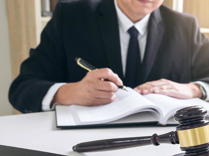 上海债务律师视角：债务人没钱时法院的判决逻辑与应对策略